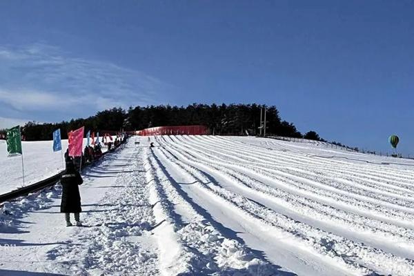 2023年11月15日起东村滑雪场夜场正式营业