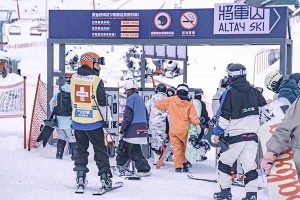 將軍山滑雪場最近的機場是哪里