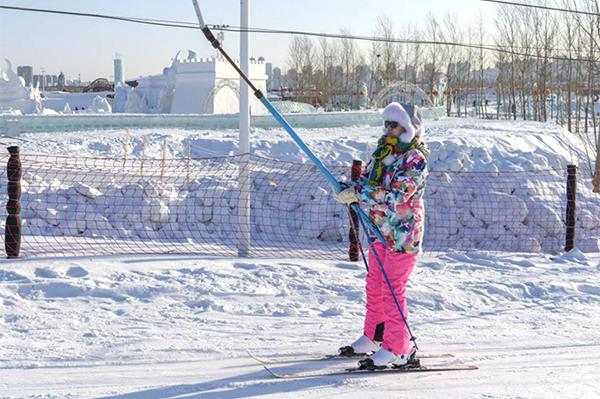 哈尔滨冰雪大世界可以滑雪吗