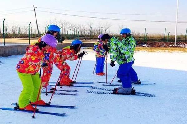 2023-2024白鹿原滑雪場(chǎng)門(mén)票多少錢(qián)