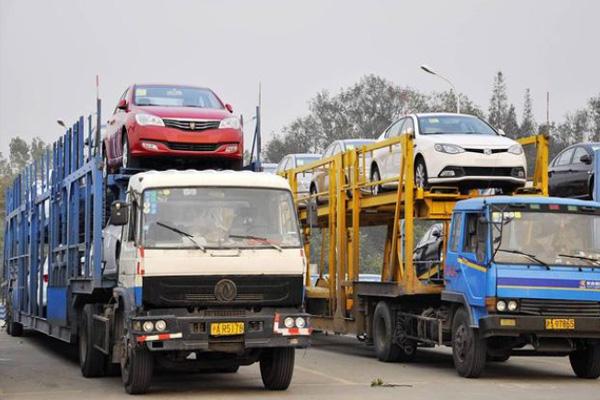 從成都托運汽車到烏魯木齊多少錢