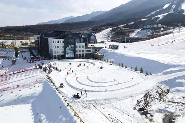 太白山滑雪场和鳌山滑雪场哪个好玩