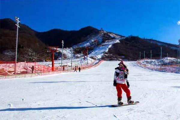 太白山滑雪场和鳌山滑雪场哪个好玩