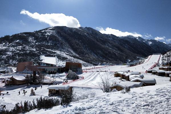 鹧鸪山自然公园滑雪场在哪里