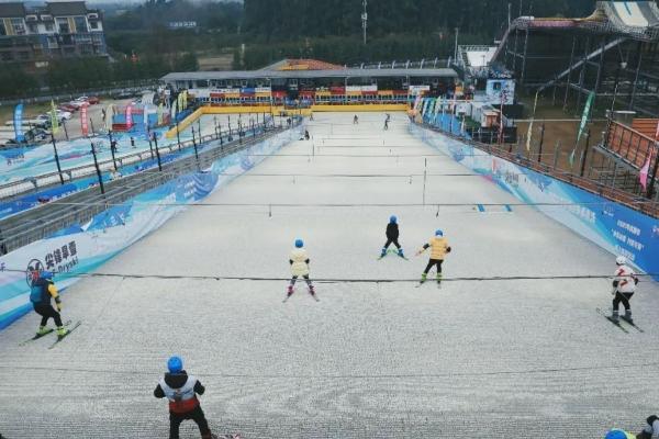 新都尖锋旱雪四季滑雪场在哪里