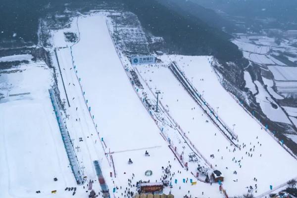 2023年12月1日起兴隆山滑雪场正式开业