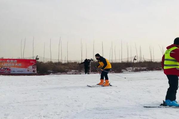 研山滑雪场在哪里