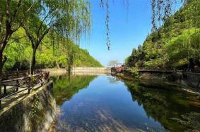 金龙峡风景区要爬山吗