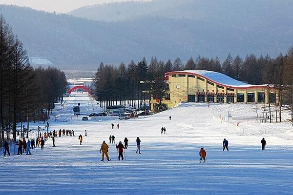 日月峡滑雪场2023-2024雪季什么时候开始滑雪