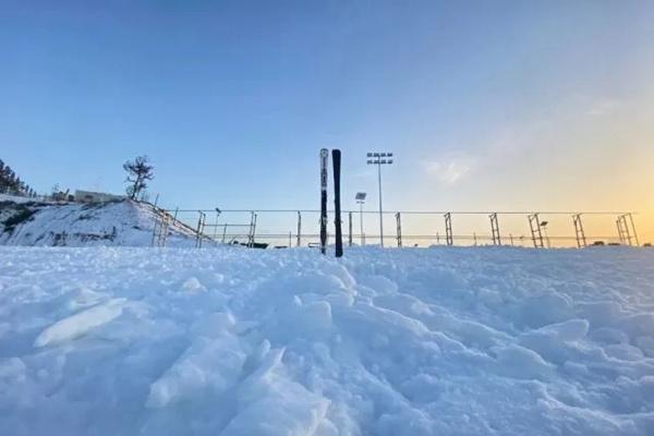 七彩太行云上滑雪场几条雪道