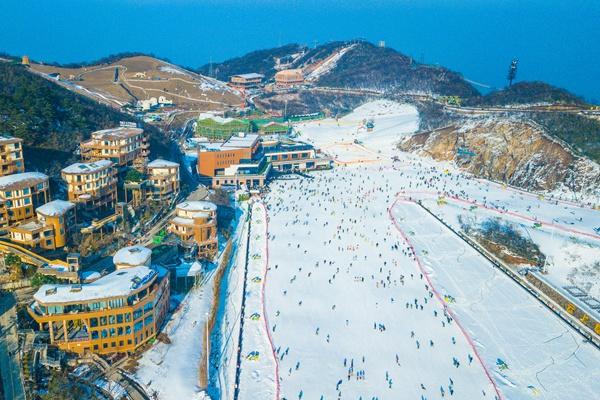 2023-2024雪季七彩太行云上滑雪场门票多少钱
