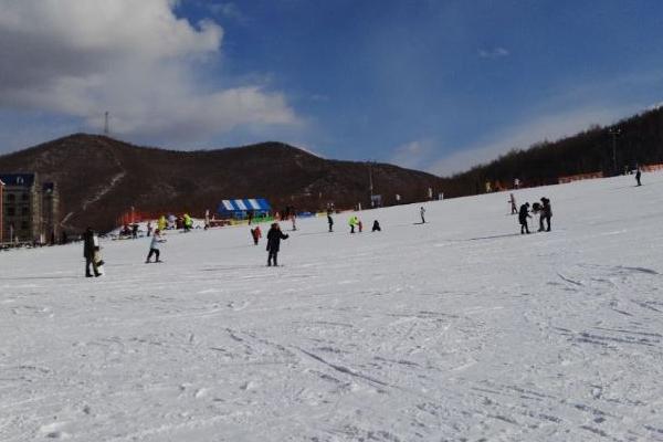 老界岭滑雪场几月开放