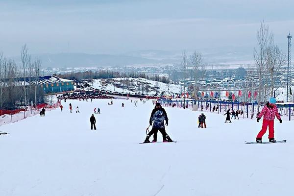 2023-2024雪季中兴滑雪场门票多少钱