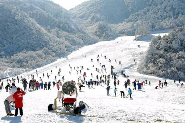 九宮山滑雪場門票包括滑雪裝備嗎