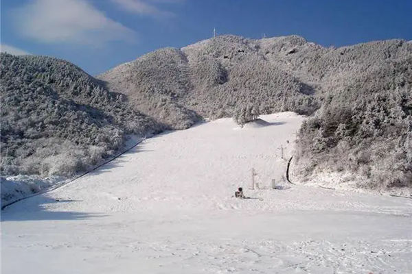九宫山滑雪场门票包括滑雪装备吗