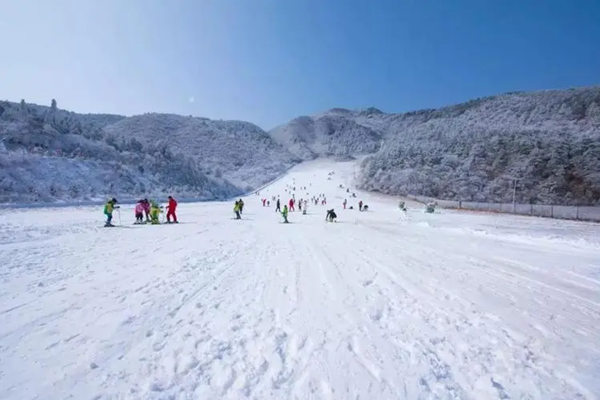 九宫山滑雪场门票包括滑雪装备吗