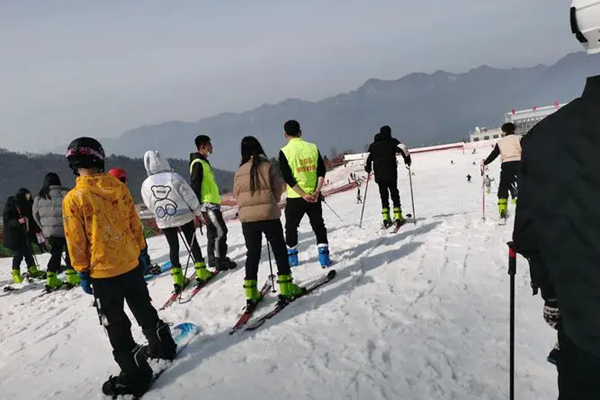 襄阳梅花寨云海滑雪场在哪里 怎么坐车去