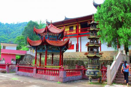 2024证觉寺旅游攻略 - 门票价格 - 景点介绍 - 开放时间 - 地址 - 交通 - 天气 - 电话