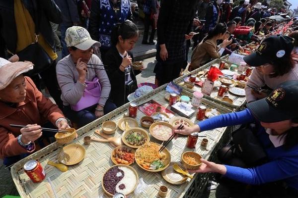 巍山小吃节长街宴怎么订