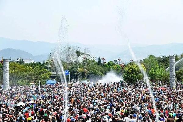 云南泼水节在哪个城市举行