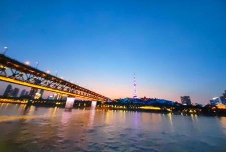 武汉长江大桥全长多少米步行多久
