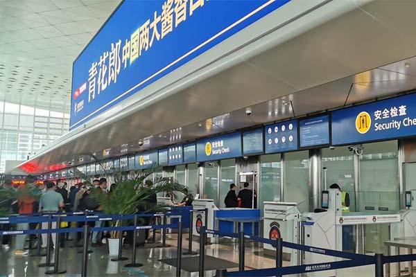 武汉天河机场送人可以陪着进去吗