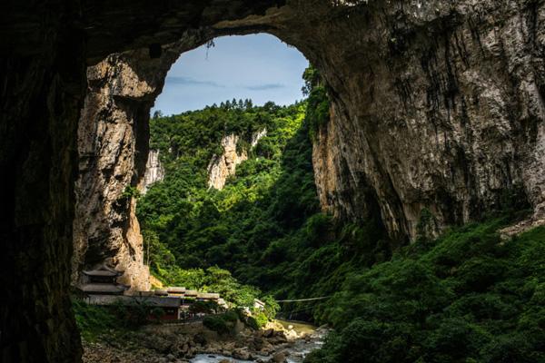 织金大峡谷和织金洞在一起吗