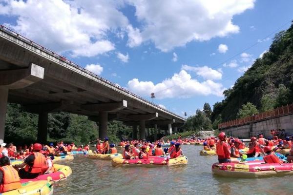 牛背梁漂流和柞水老林漂流哪个好