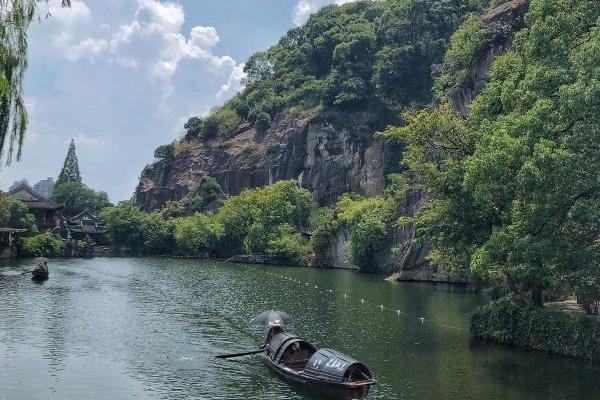 绍兴东湖风景区好玩吗