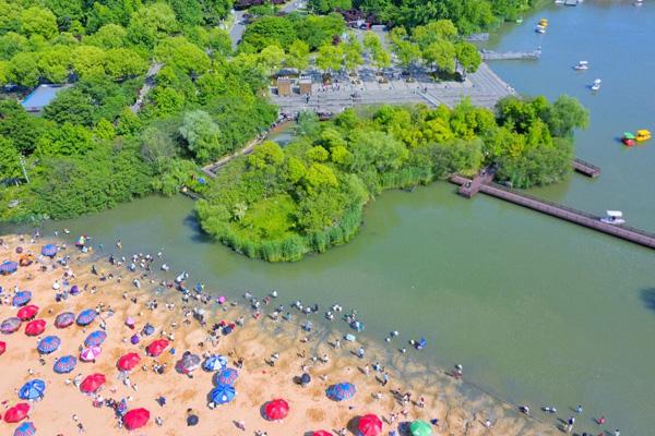 常州适合烧烤露营的地方有太湖湾露营谷、茅山森林世界等。