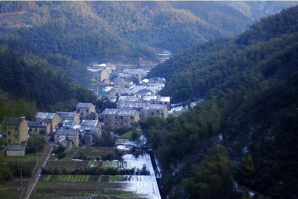 地址:越城区富盛镇五峰岭五峰岭地处绍兴市富盛镇金溪村,风光秀丽