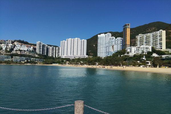 大家都知道香港寸土寸金,浅水湾附近就是香港赫赫有名的顶级富豪区